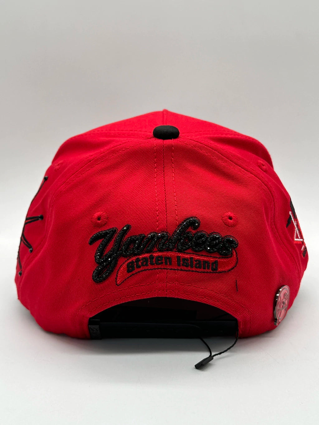 GORRA BIG BOSS // KEVIN HATS BLACK AND RED