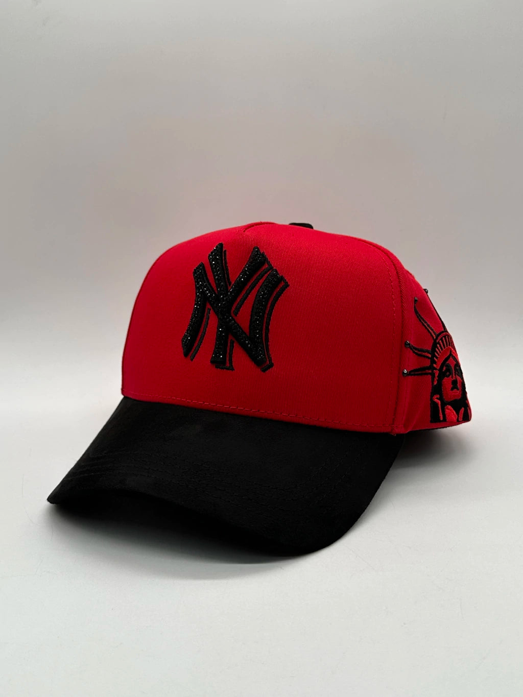 GORRA BIG BOSS // KEVIN HATS BLACK AND RED